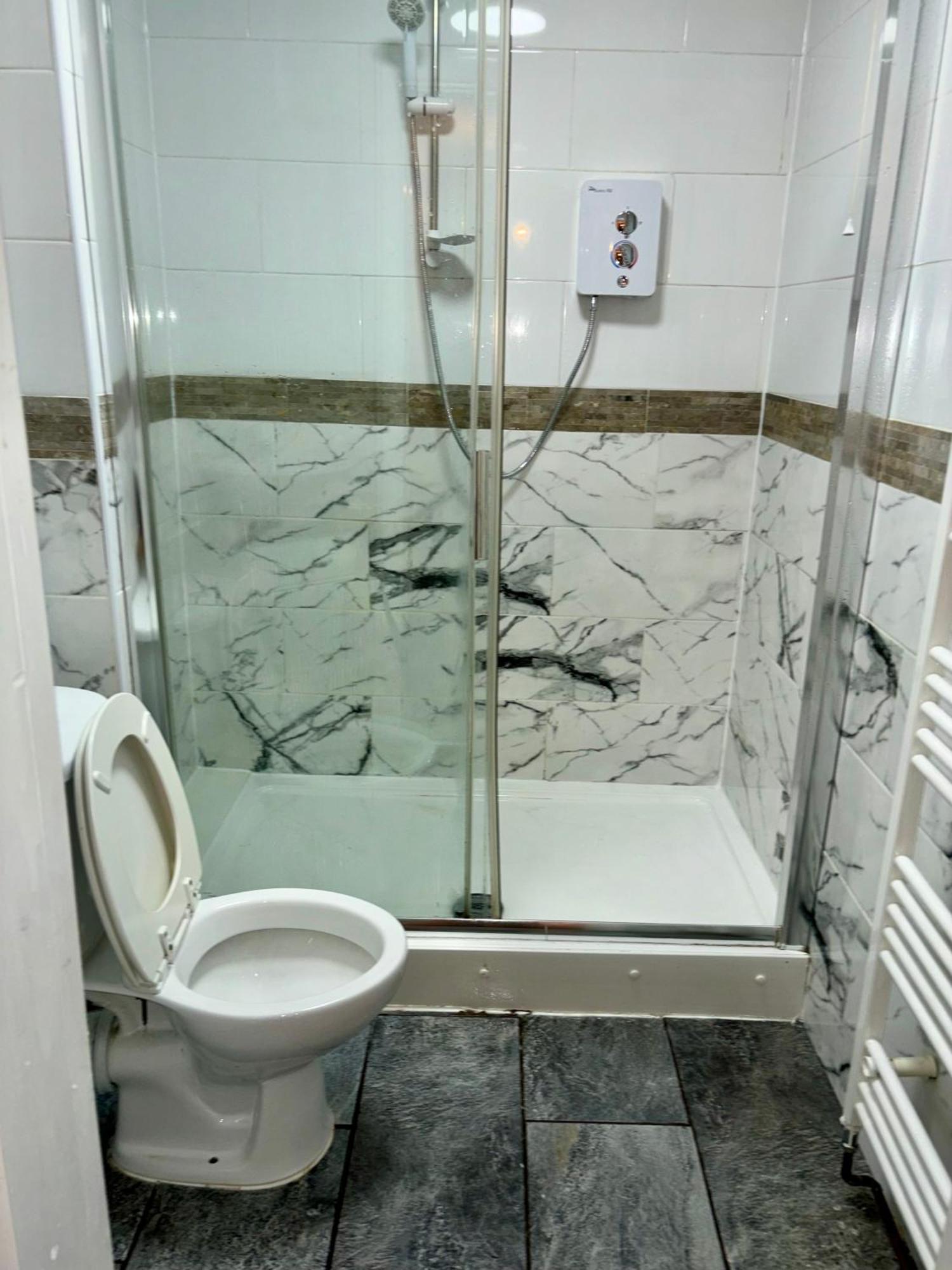 فندق Stainless Guests House دادلي المظهر الخارجي الصورة