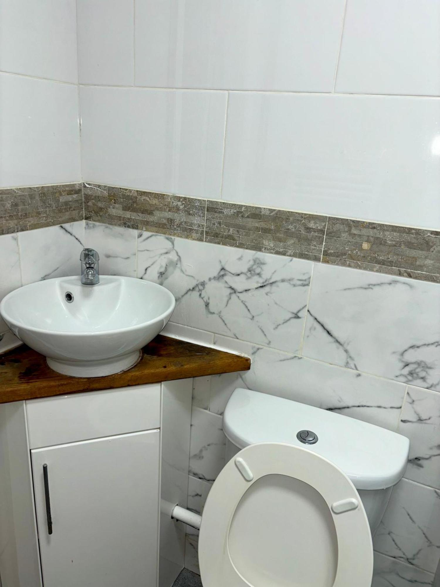 فندق Stainless Guests House دادلي المظهر الخارجي الصورة