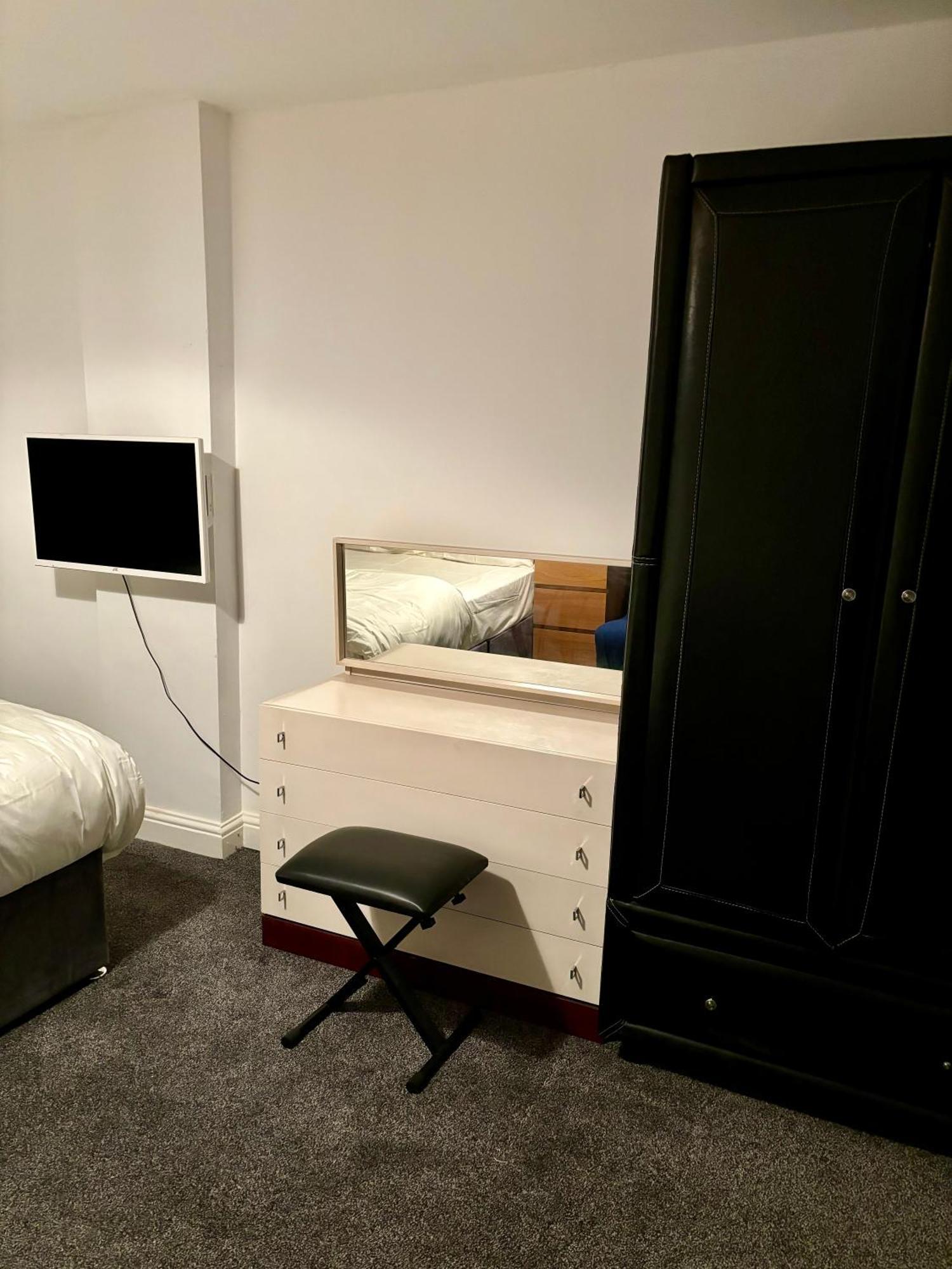 فندق Stainless Guests House دادلي المظهر الخارجي الصورة