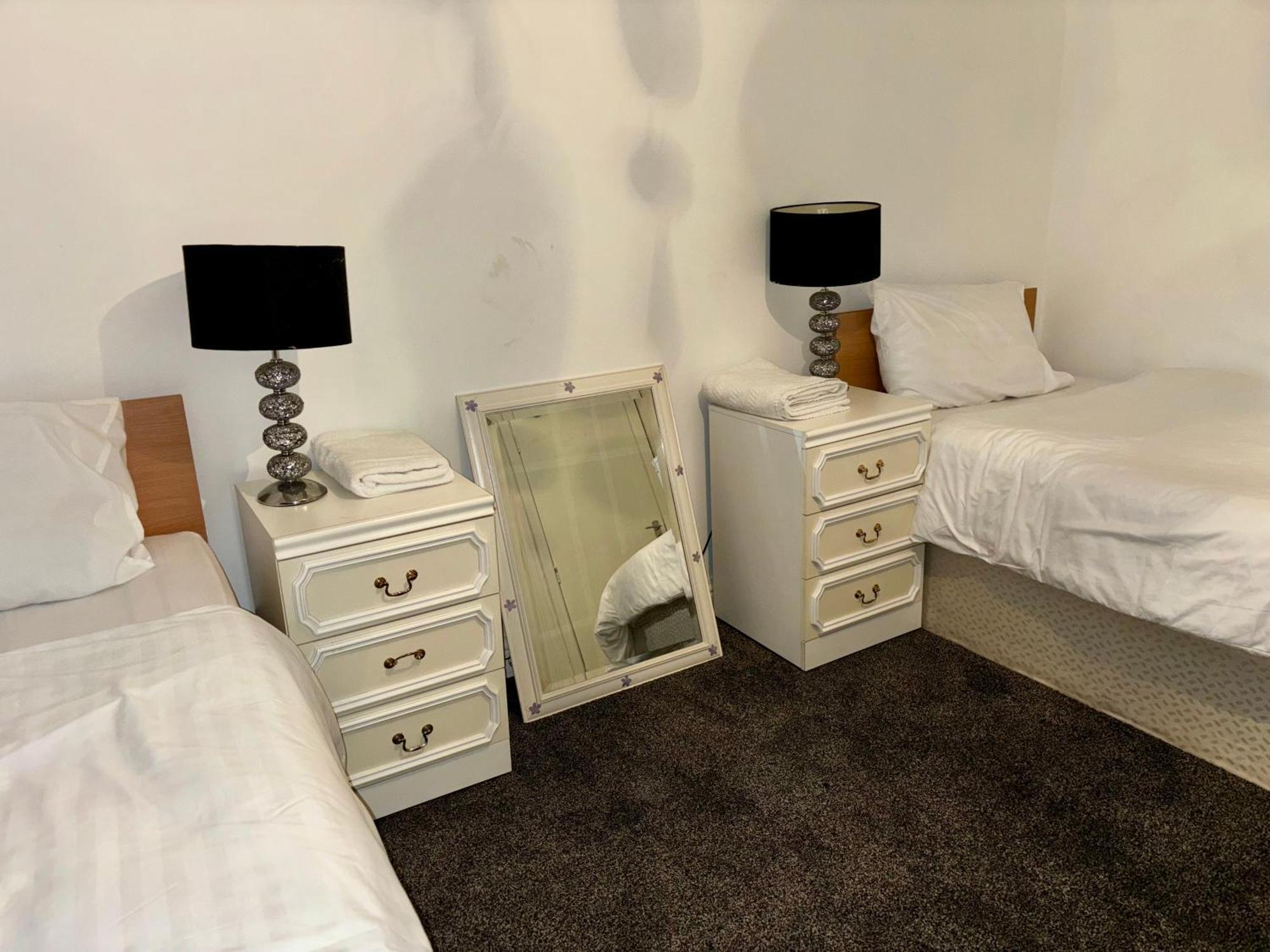 فندق Stainless Guests House دادلي المظهر الخارجي الصورة